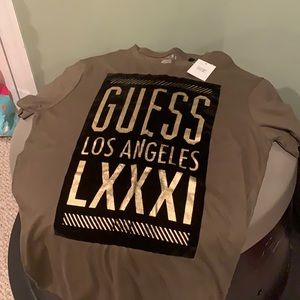 Guess men’s logo/graphic t-shirt size Medium